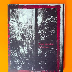 un livre zone sensible, sur un fond orange