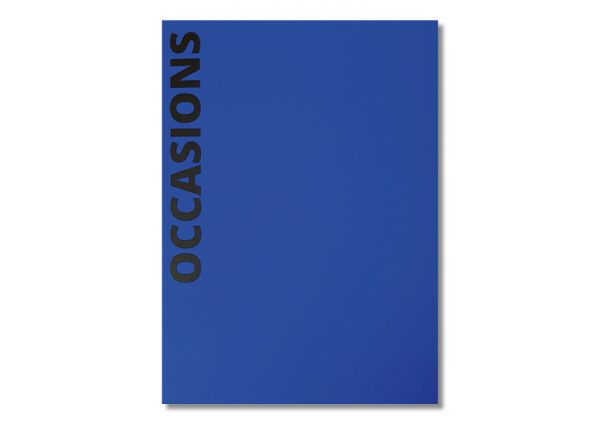 livre bleu sur fond blanc ecrit sur le livre occasions