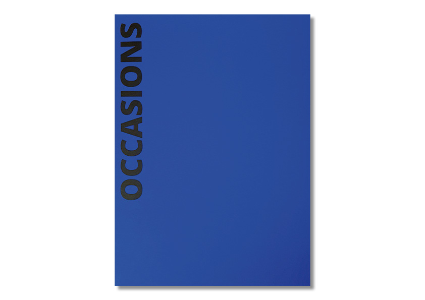 livre bleu sur fond blanc ecrit sur le livre occasions